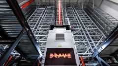 The robot BRAVE brings the goods fully automatically from the warehouse to the picking or directly to the packaging area.
